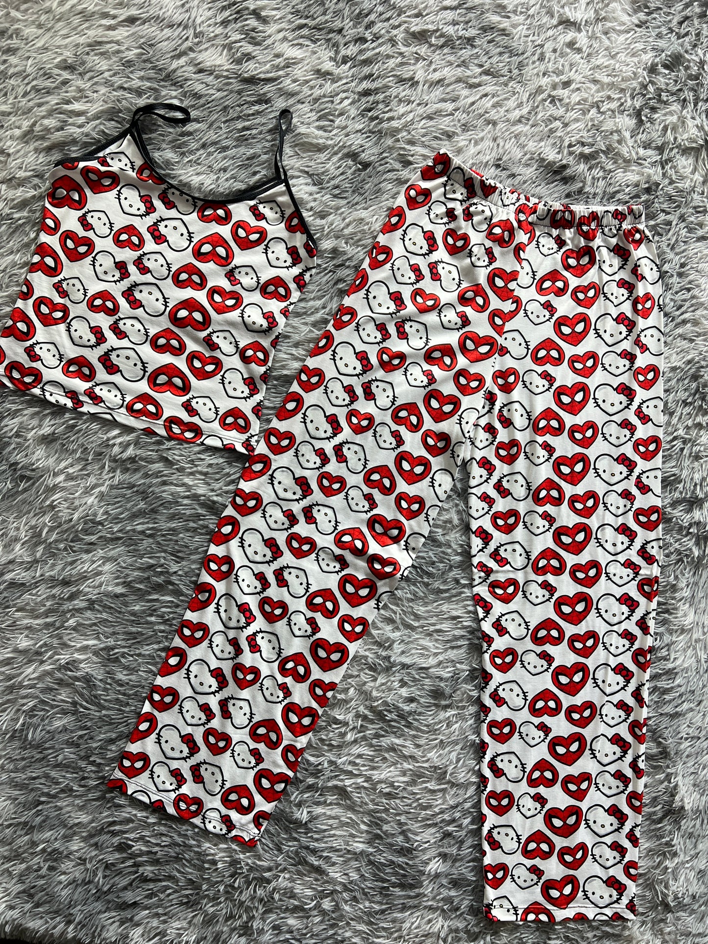 Spiderkitty red-and-white hearts pattern blouse and trousers