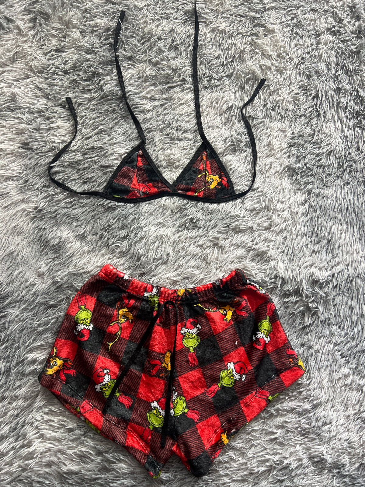 The Grinch Christmas Background Black And Red Plaid Matching Top & Short