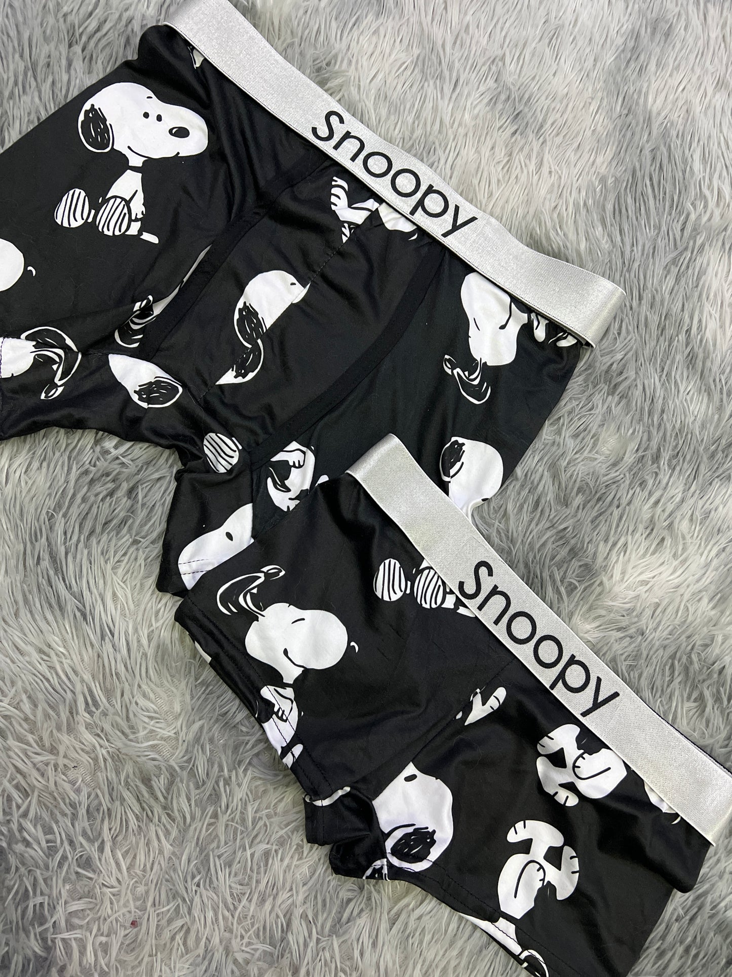 Conjunto a juego de bóxers con estampado de Snoopy negro