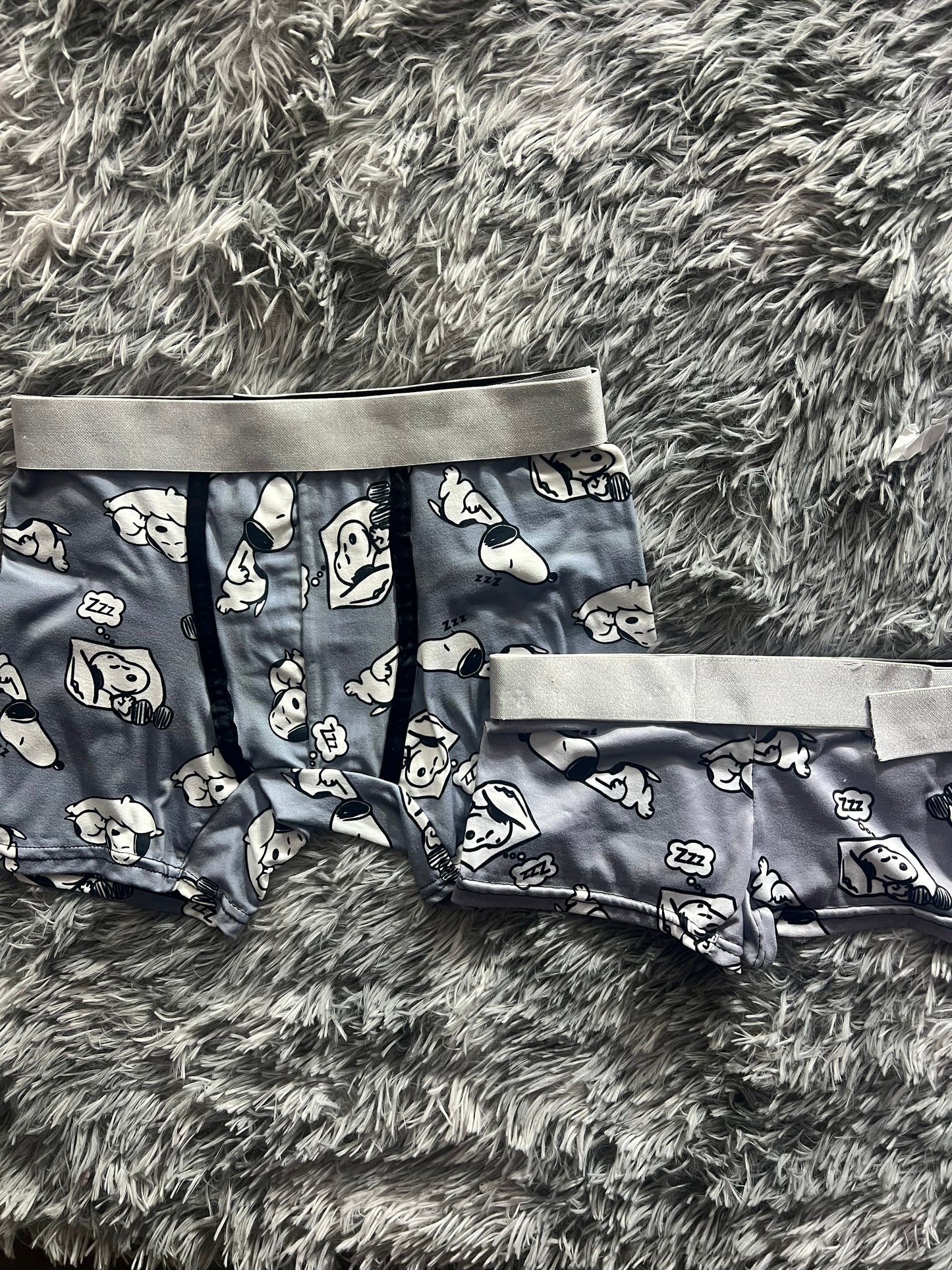 Conjunto a juego de bóxer con estampado Snoopy gris