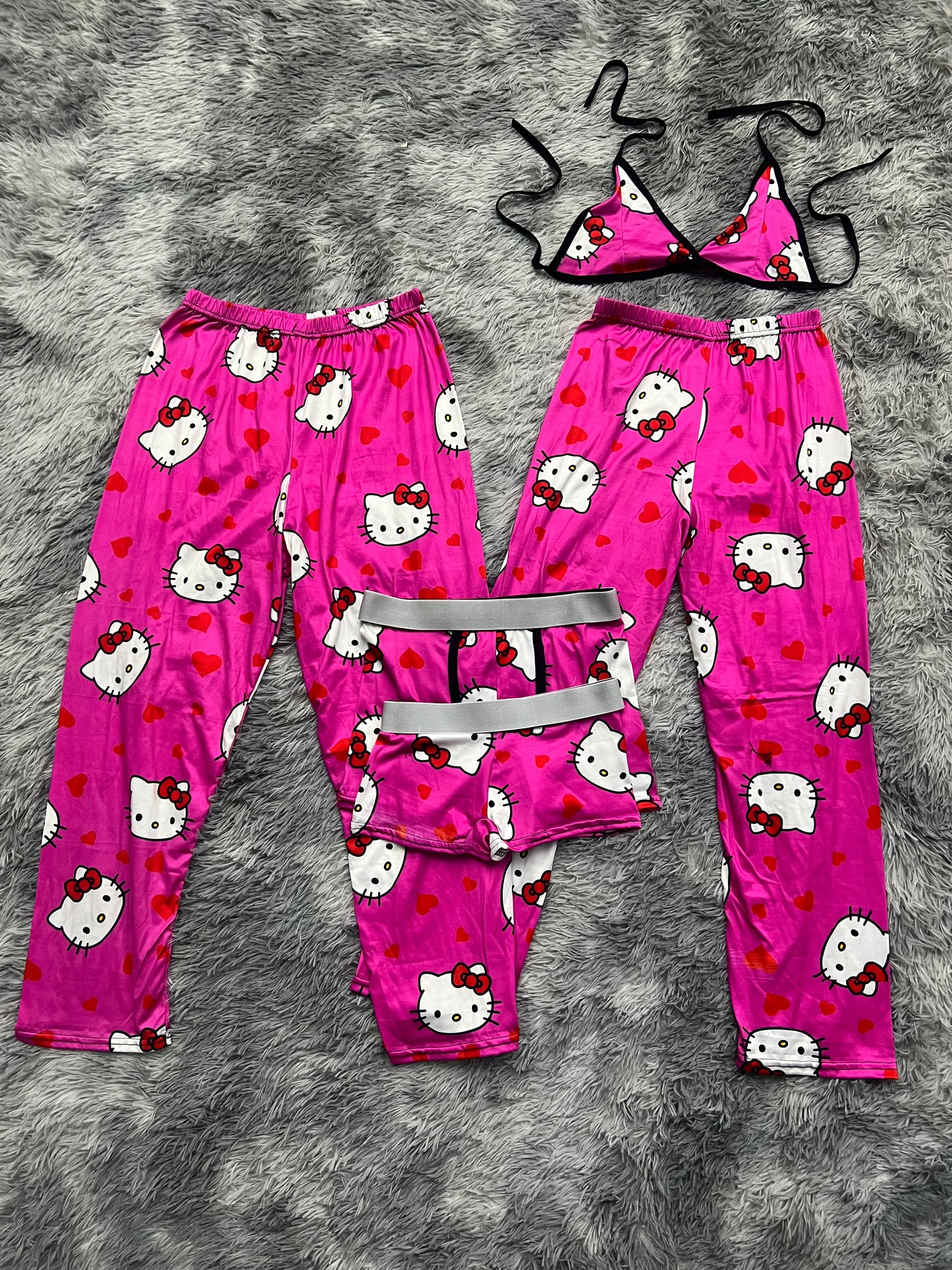 5 pz pajama duo hello kitty pink background