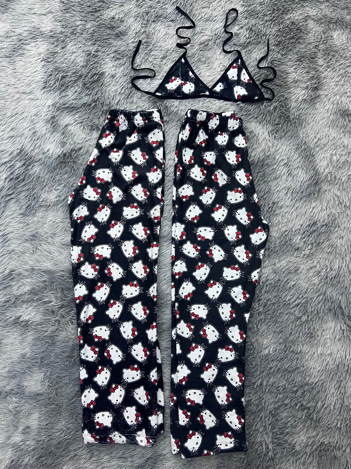 Hello Kitty Delineado Background Black Matching Plushie PJs