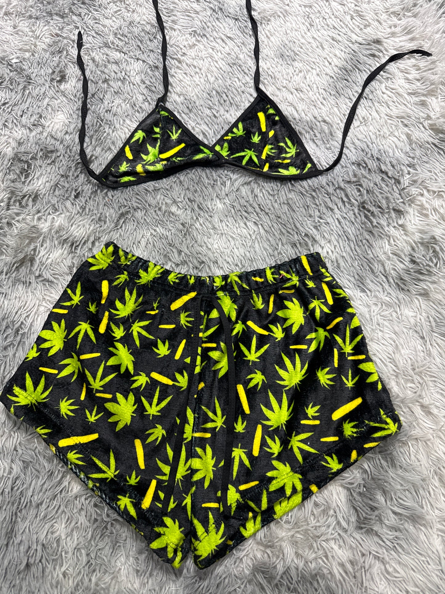 Marihuana Background Black Matching Top & Short - Fundies