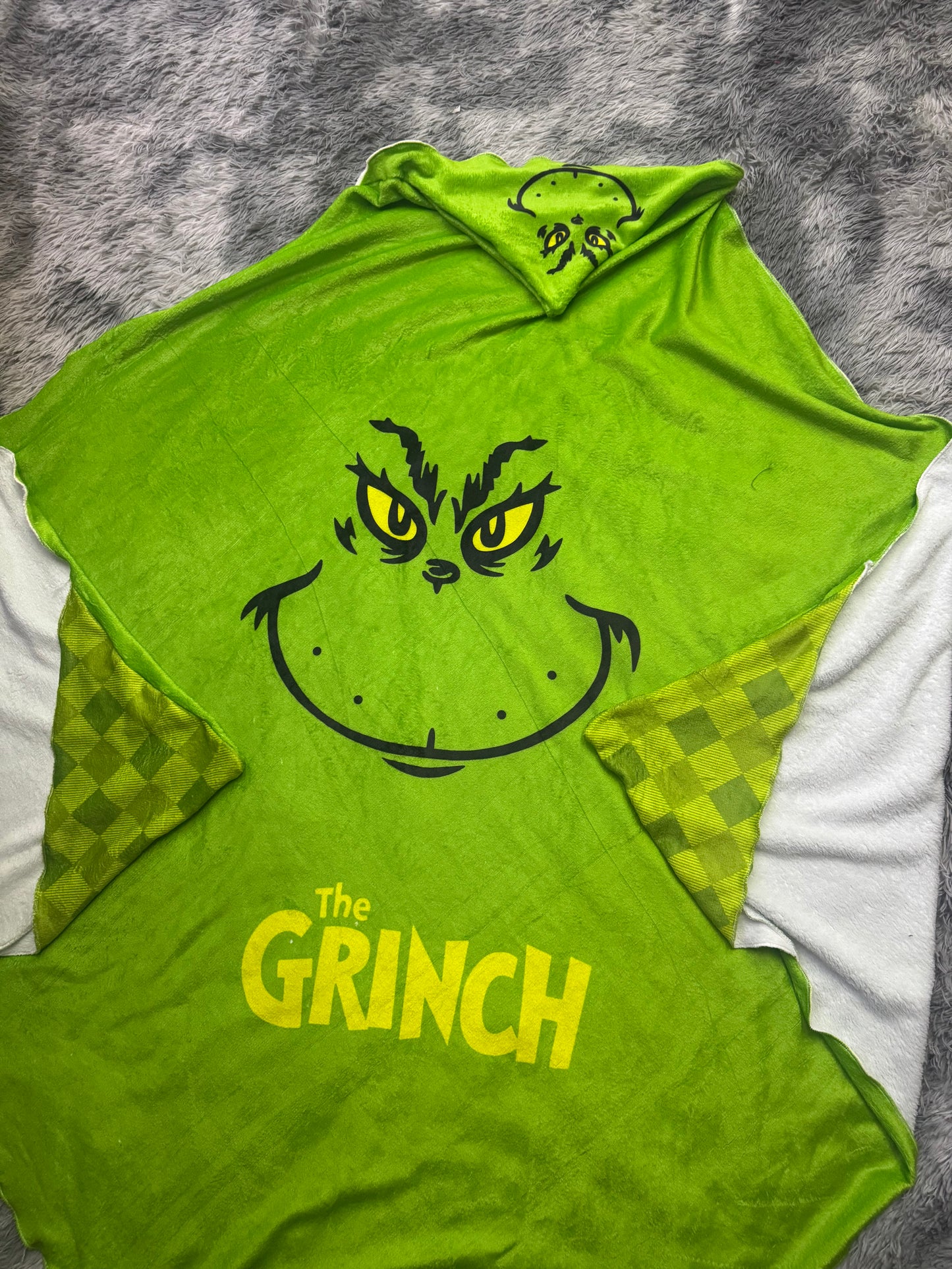 Grinch hooded blanket