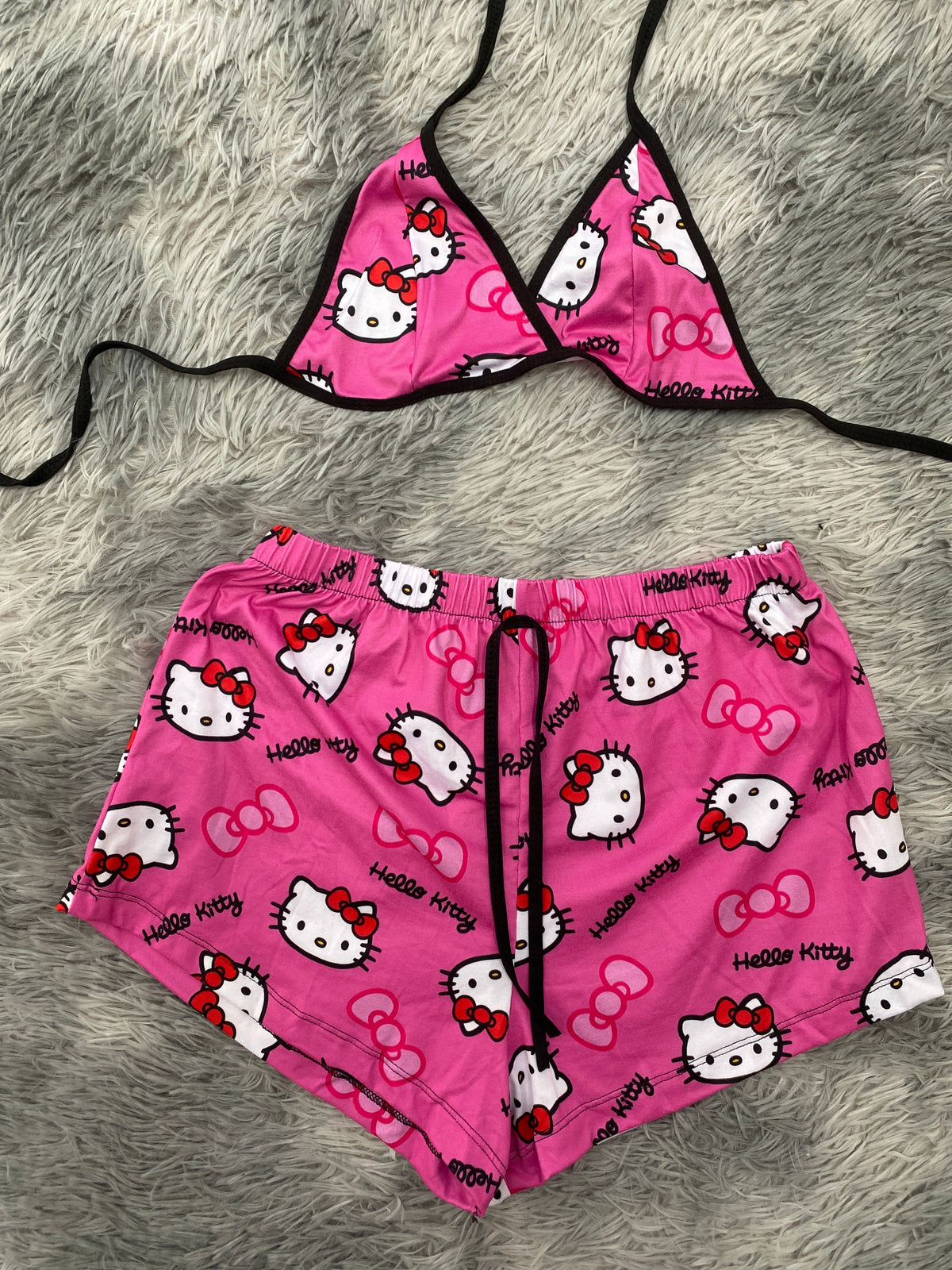 Kitty & Strawberry Shortcake Faces & Bows Background Top And Short PJs