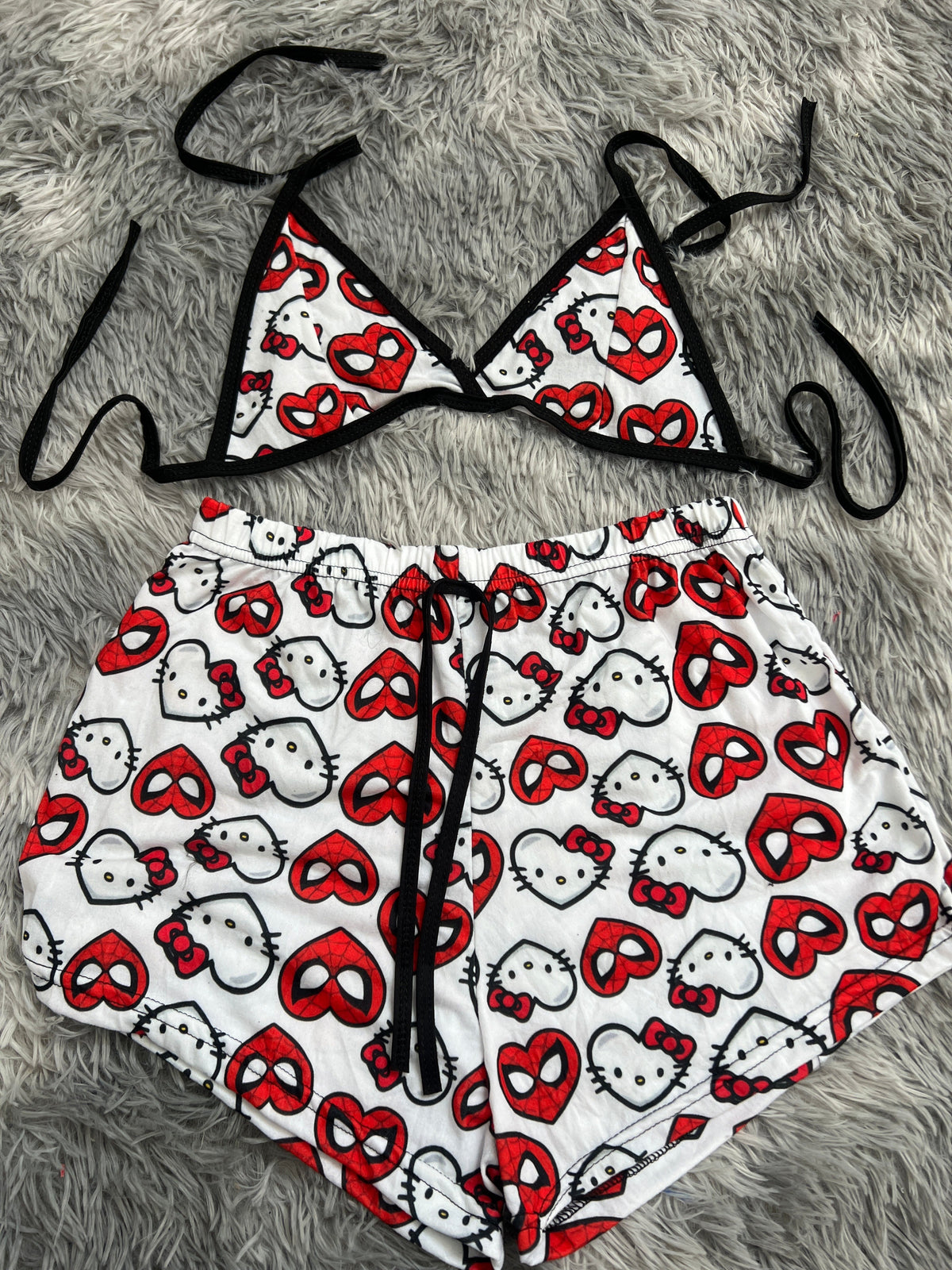 Spider Kitty Hearts Background White Matching Top & Short