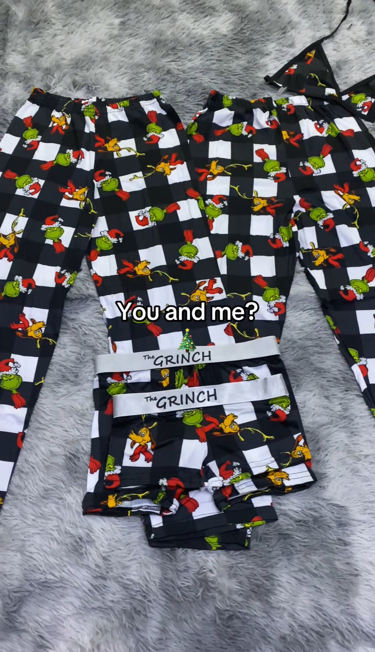 Grinch white and black checkered Christmas background 5 pcs pajama duo