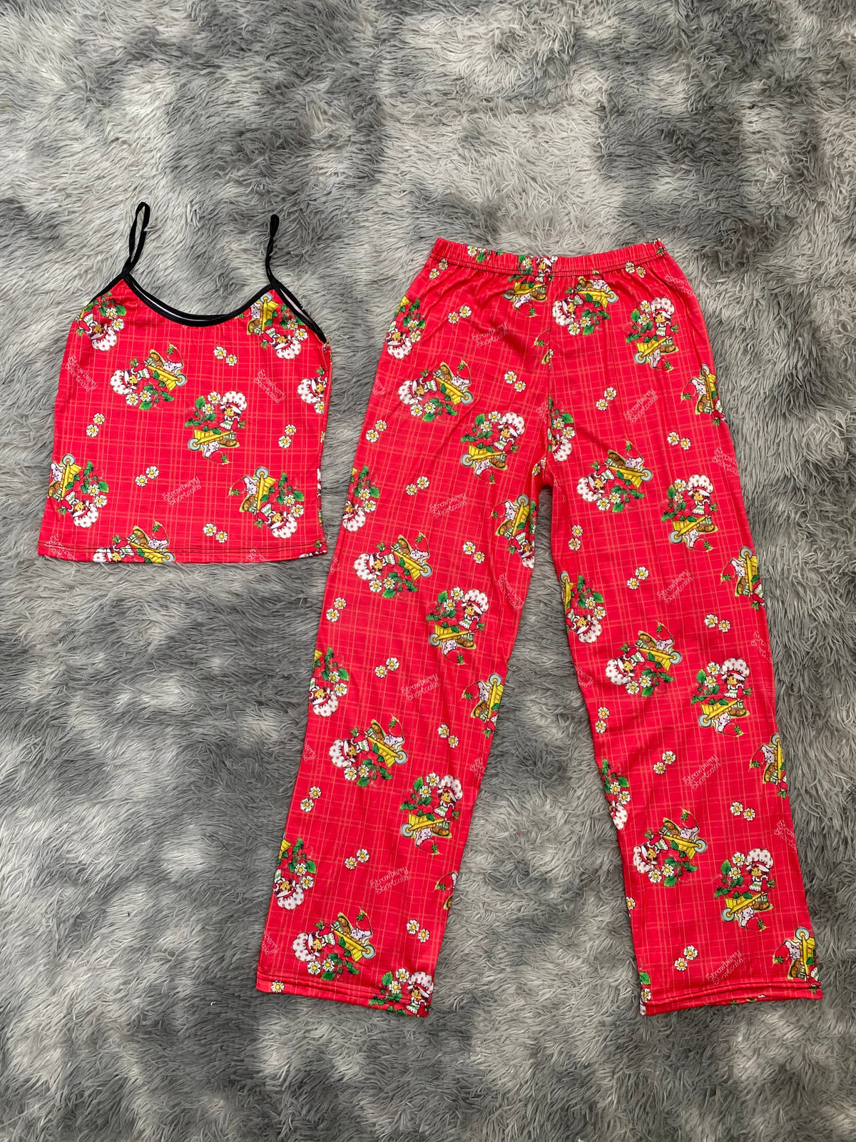 Strawberry Shortcake With Cat Background Plaid Women's Pajama Set